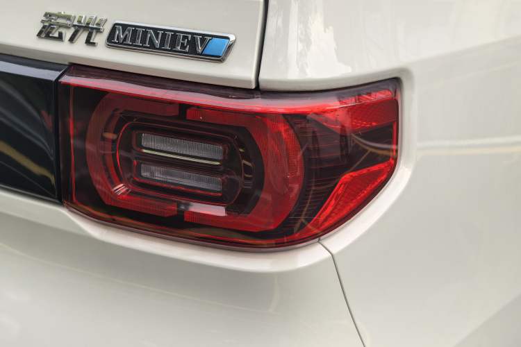 Used Wuling Hongguang MINIEV 2022 Macaron Premium Model – Lithium Iron Phosphate Exterior 7
