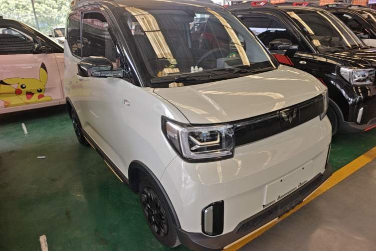 Used Wuling Hongguang MINIEV 2022 GAMEBOY 200km Gaming Edition with Lithium Iron Phosphate Front Right 45 Deg