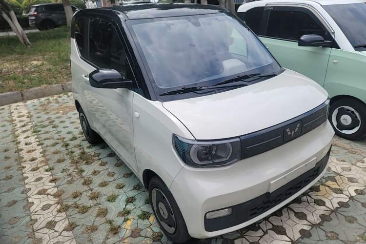 Used Wuling Hongguang MINIEV 2022 Macaron Fashion Model Lithium Iron Phosphate Front Right 45 Deg