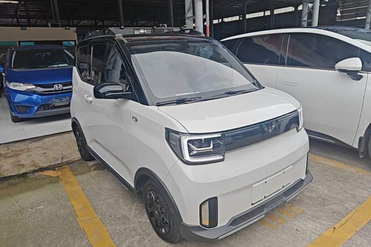 Used Wuling Hongguang MINIEV 2022 GAMEBOY 300km Enthusiast Model with Lithium Iron Phosphate Front Right 45 Deg