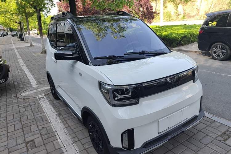 Used Wuling Hongguang MINIEV 2022 GAMEBOY 300km Enthusiast Model with Lithium Iron Phosphate Front Right 45 Deg