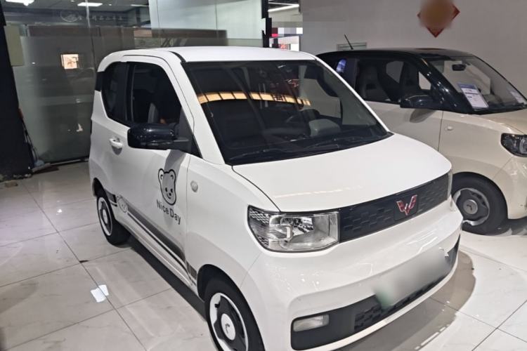 Used Wuling Hongguang MINIEV 2022 Easy Version Lithium Iron Phosphate Front Right 45 Deg