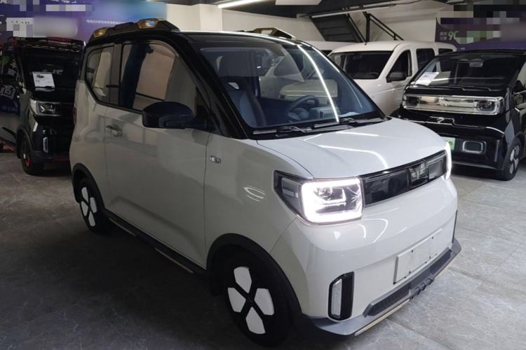 Used Wuling Hongguang MINIEV 2022 GAMEBOY 300km Enthusiast Model with Lithium Iron Phosphate Front Right 45 Deg