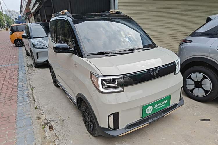 Used Wuling Hongguang MINIEV 2022 GAMEBOY 300km Enthusiast Model with Lithium Iron Phosphate Front Right 45 Deg