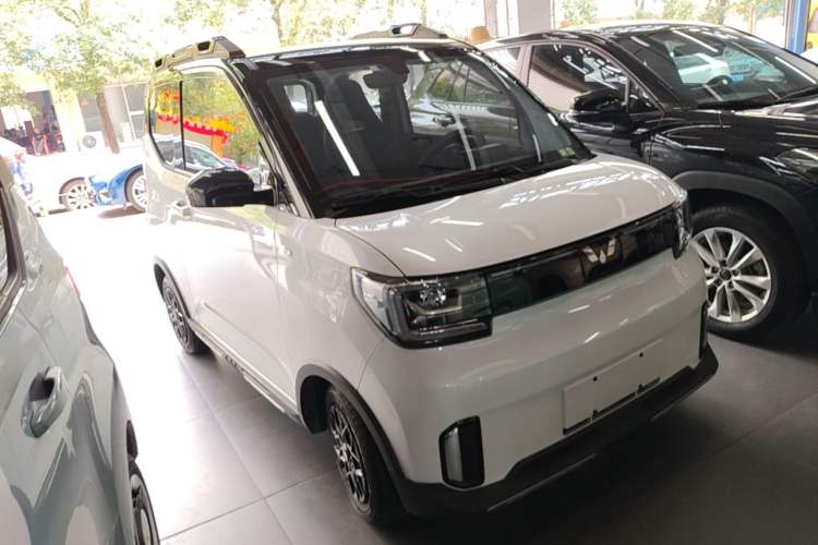 Used Wuling Hongguang MINIEV 2022 GAMEBOY 300km Enthusiast Model with Lithium Iron Phosphate Front Right 45 Deg