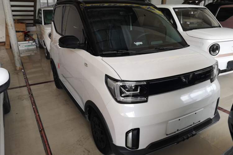 Used Wuling Hongguang MINIEV 2022 GAMEBOY 200km Gaming Edition with Lithium Iron Phosphate Front Right 45 Deg