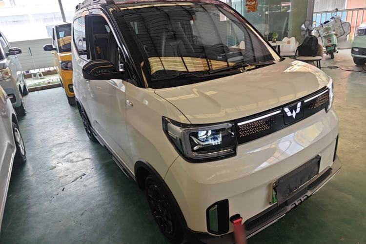 Used Wuling Hongguang MINIEV 2022 GAMEBOY 200km Gaming Edition with Lithium Iron Phosphate Front Right 45 Deg