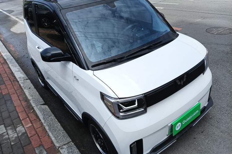 Used Wuling Hongguang MINIEV 2022 GAMEBOY 300km Enthusiast Model with Lithium Iron Phosphate Front Right 45 Deg