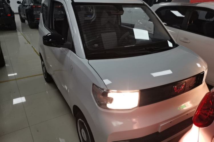 Used Wuling Hongguang MINIEV 2022 Macaron Fashion Model Lithium Iron Phosphate Front Right 45 Deg