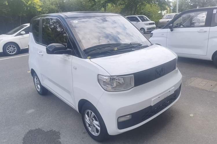 Used Wuling Hongguang MINIEV 2022 Zizai Version Lithium Iron Phosphate Front Right 45 Deg