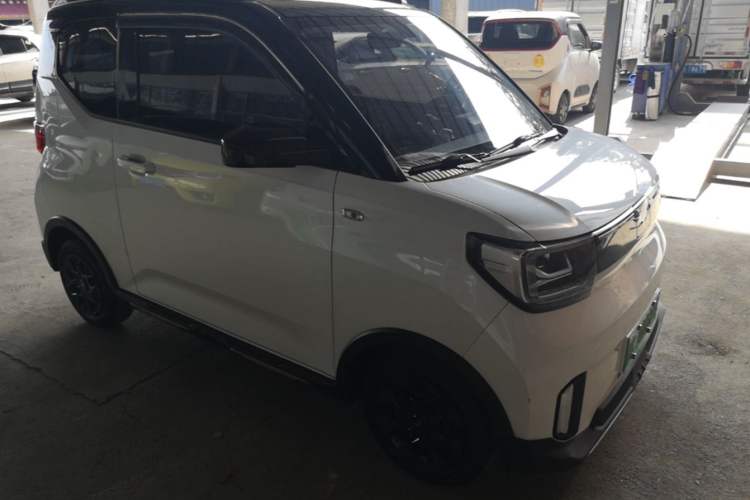 Used Wuling Hongguang MINIEV 2022 GAMEBOY 300km Enthusiast Model with Lithium Iron Phosphate Front Right 45 Deg