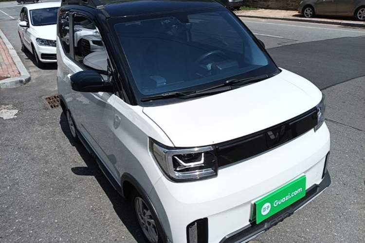 Used Wuling Hongguang MINIEV 2022 GAMEBOY 300km Enthusiast Model with Lithium Iron Phosphate Front Right 45 Deg