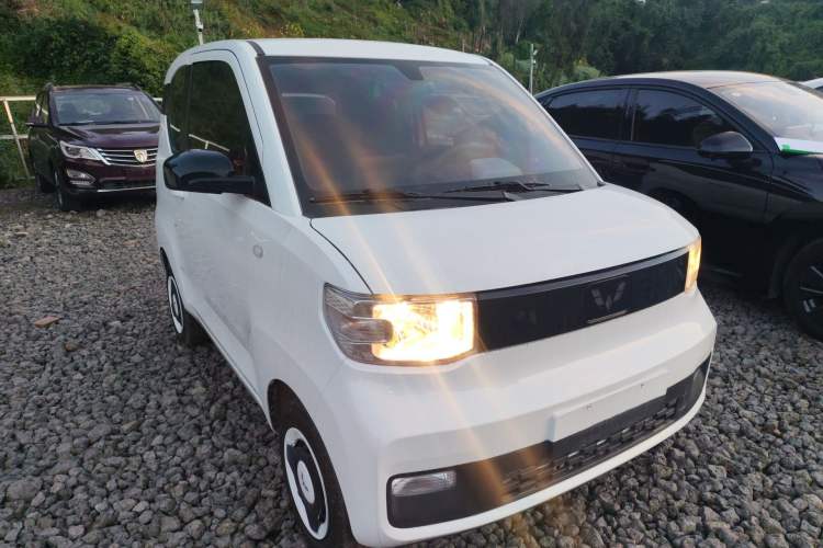 Used Wuling Hongguang MINIEV 2022 Macaron Fashion Model Lithium Iron Phosphate Front Right 45 Deg