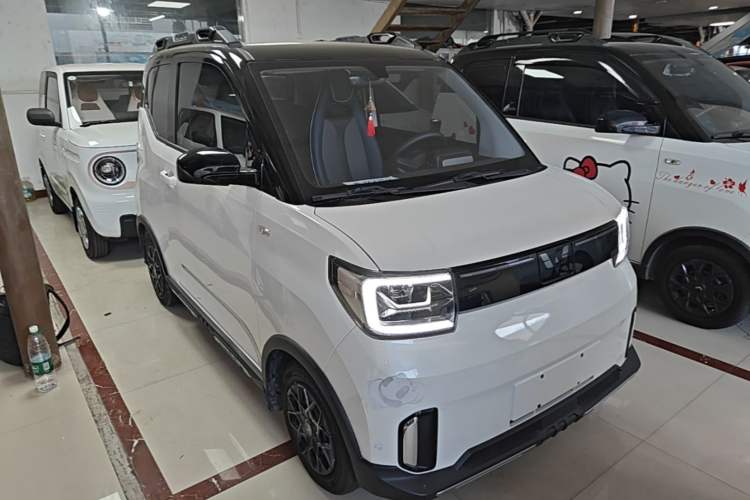 Used Wuling Hongguang MINIEV 2022 GAMEBOY 300km Enthusiast Model with Lithium Iron Phosphate Front Right 45 Deg