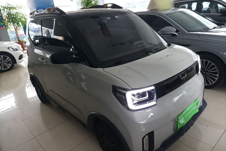 Used Wuling Hongguang MINIEV 2022 GAMEBOY 200km Gaming Edition with Lithium Iron Phosphate Front Right 45 Deg