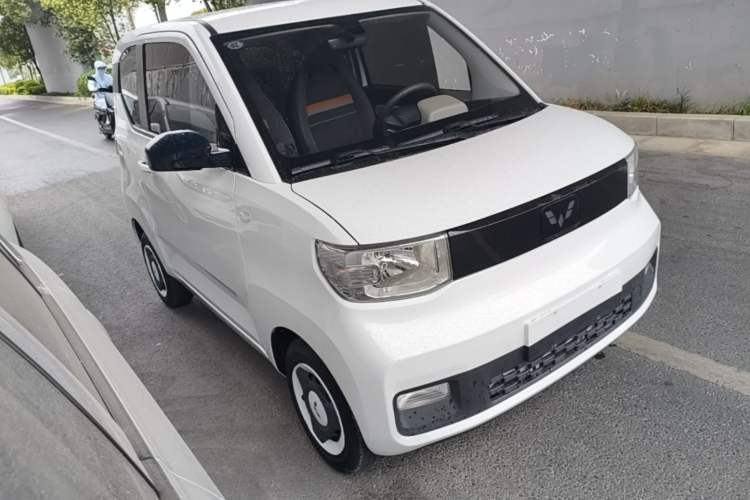 Used Wuling Hongguang MINIEV 2022 Zizai Version Lithium Iron Phosphate Front Right 45 Deg