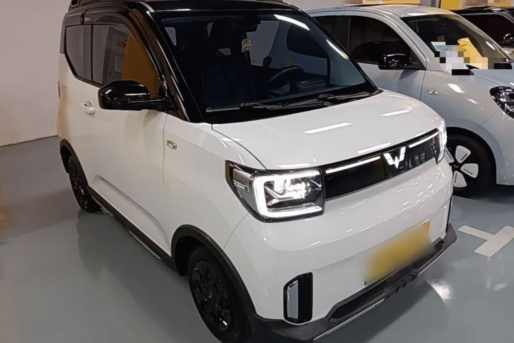 Used Wuling Hongguang MINIEV 2022 GAMEBOY 200km Gaming Edition with Lithium Iron Phosphate Front Right 45 Deg