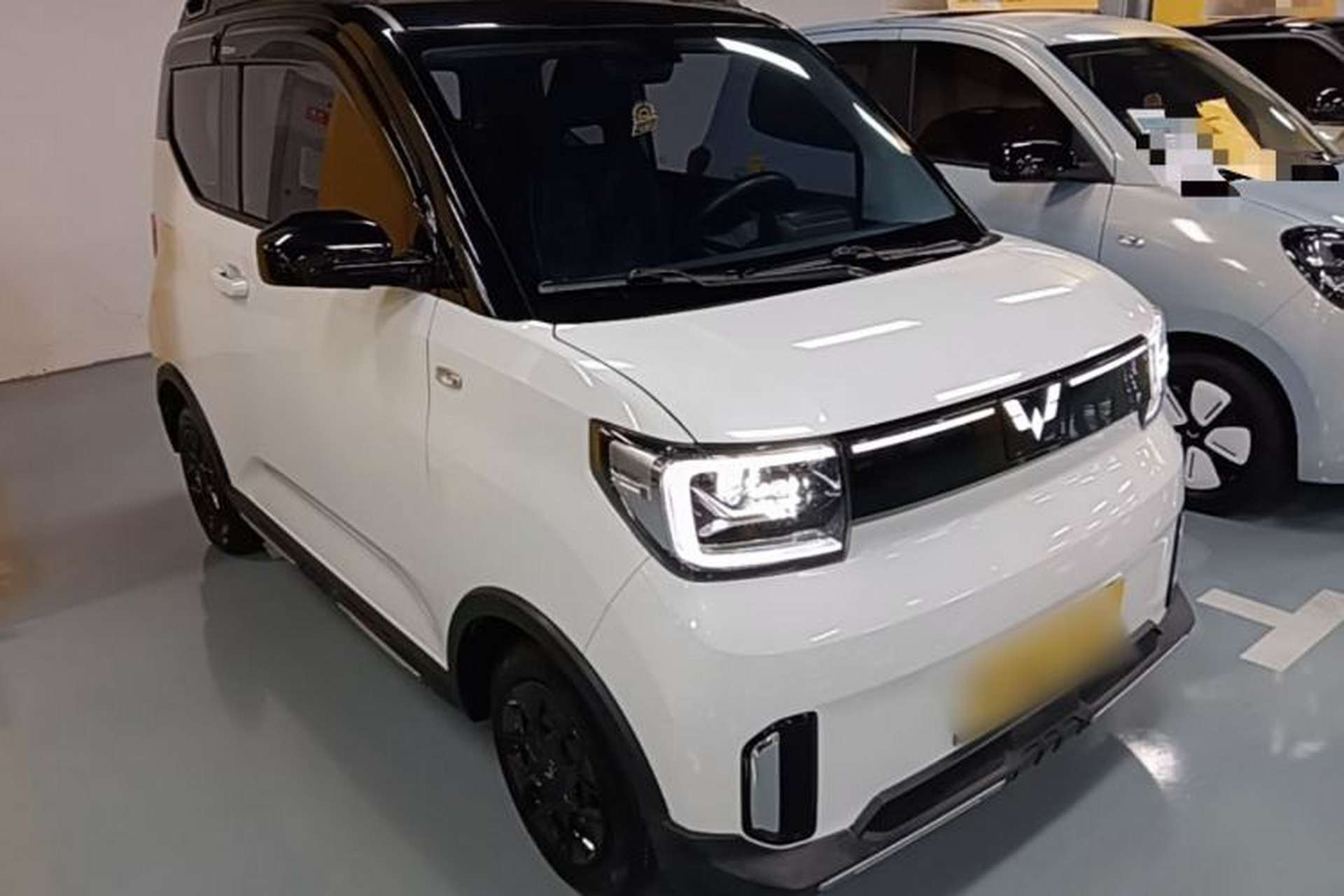 Used Wuling Hongguang MINIEV 2022 GAMEBOY 200km Gaming Edition with Lithium Iron Phosphate Front Right 45 Deg