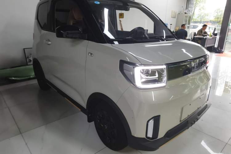 Used Wuling Hongguang MINIEV 2022 GAMEBOY 200km Gaming Edition with Lithium Iron Phosphate Front Right 45 Deg