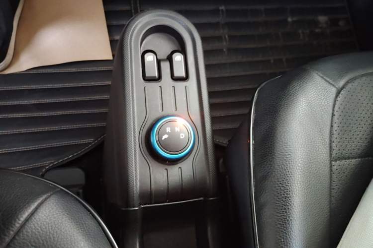 Used Wuling Hongguang MINIEV 2022 Zizai Version Lithium Iron Phosphate Gear Lever