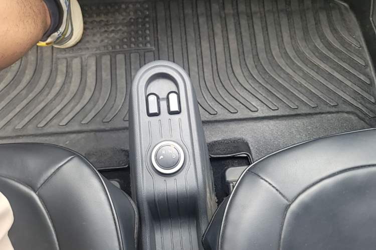 Used Wuling Hongguang MINIEV 2022 Macaron Fashion Model Lithium Iron Phosphate Gear Lever