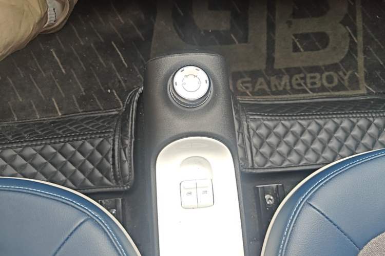 Used Wuling Hongguang MINIEV 2022 GAMEBOY 300km Enthusiast Model with Lithium Iron Phosphate Gear Lever