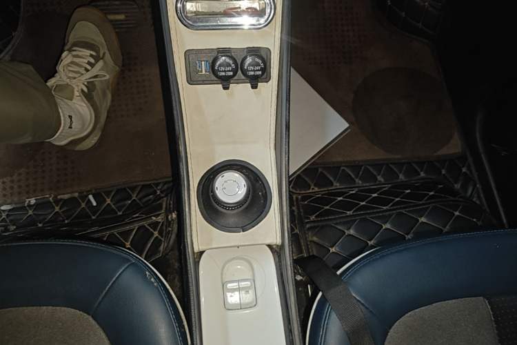 Used Wuling Hongguang MINIEV 2022 GAMEBOY 300km Enthusiast Model with Lithium Iron Phosphate Gear Lever