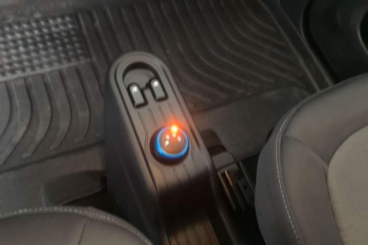 Used Wuling Hongguang MINIEV 2022 Zizai Version Lithium Iron Phosphate Gear Lever