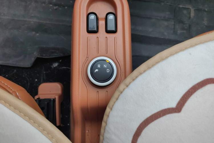 Used Wuling Hongguang MINIEV 2022 Macaron Premium Model – Lithium Iron Phosphate Gear Lever
