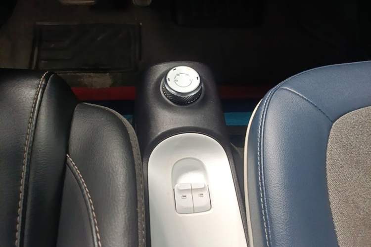 Used Wuling Hongguang MINIEV 2022 GAMEBOY 200km Gaming Edition with Lithium Iron Phosphate Gear Lever