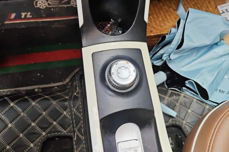 Used Wuling Hongguang MINIEV 2022 GAMEBOY 200km Gaming Edition with Lithium Iron Phosphate Gear Lever