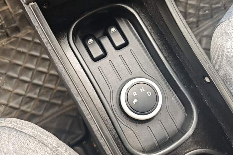 Used Wuling Hongguang MINIEV 2022 Macaron Premium Model – Lithium Iron Phosphate Gear Lever