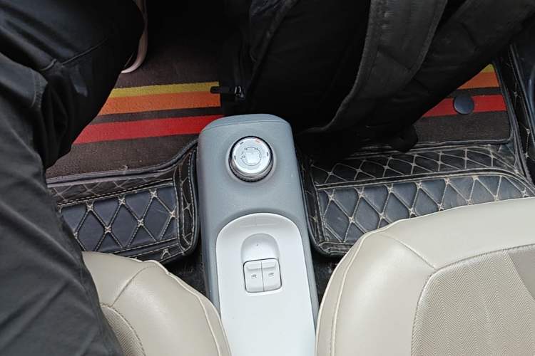 Used Wuling Hongguang MINIEV 2022 GAMEBOY 300km Enthusiast Model with Lithium Iron Phosphate Gear Lever