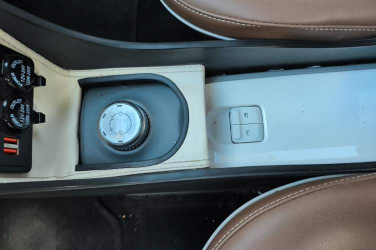 Used Wuling Hongguang MINIEV 2022 GAMEBOY 200km Gaming Edition with Lithium Iron Phosphate Gear Lever