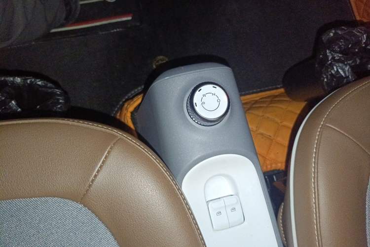 Used Wuling Hongguang MINIEV 2022 GAMEBOY 200km Gaming Edition with Lithium Iron Phosphate Gear Lever