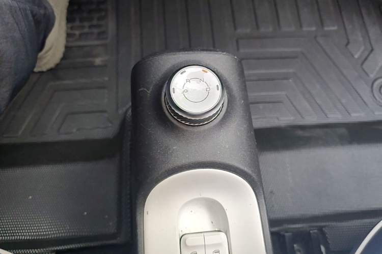 Used Wuling Hongguang MINIEV 2022 GAMEBOY 300km Enthusiast Model with Lithium Iron Phosphate Gear Lever