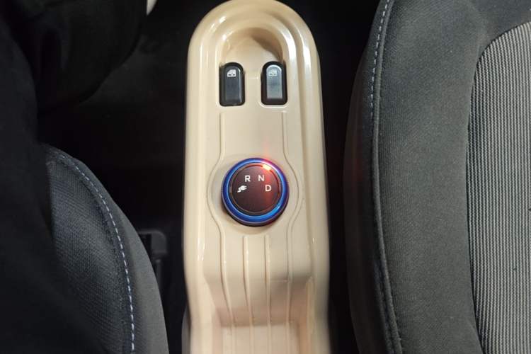 Used Wuling Hongguang MINIEV 2022 Easy Version Lithium Iron Phosphate Gear Lever