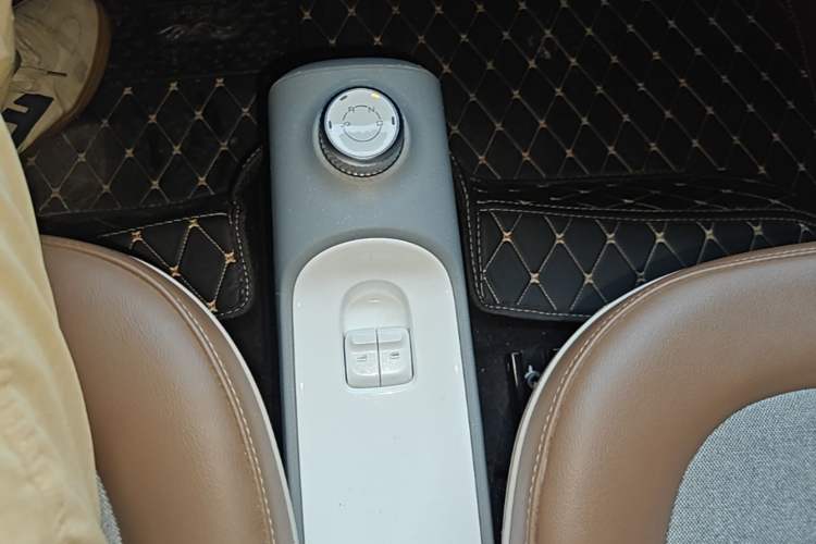 Used Wuling Hongguang MINIEV 2022 GAMEBOY 200km Gaming Edition with Lithium Iron Phosphate Gear Lever
