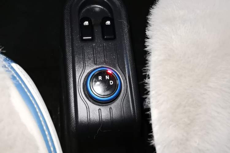 Used Wuling Hongguang MINIEV 2022 Zizai Version Lithium-NMC Gear Lever