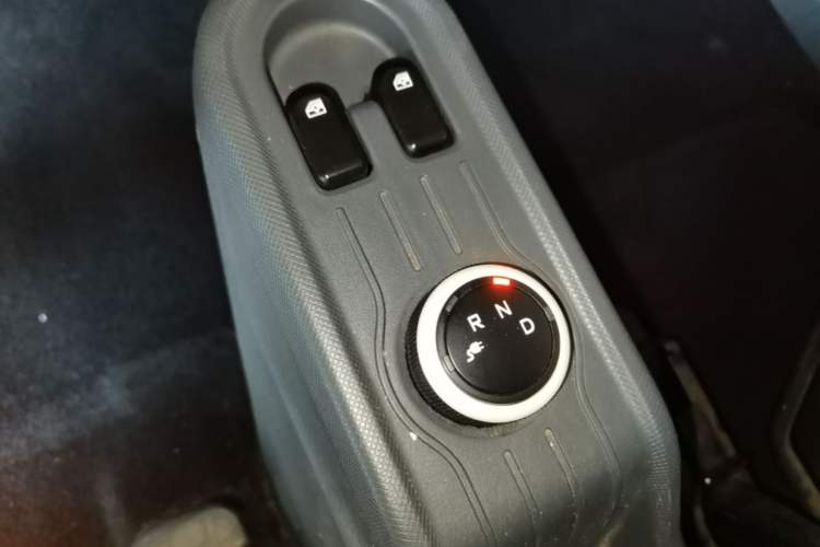 Used Wuling Hongguang MINIEV 2022 Macaron Premium Model – Lithium Iron Phosphate Gear Lever