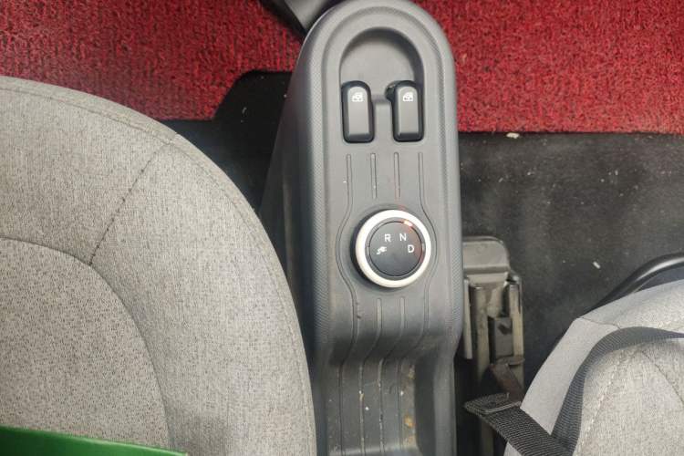 Used Wuling Hongguang MINIEV 2022 Macaron Premium Model – Lithium Iron Phosphate Gear Lever