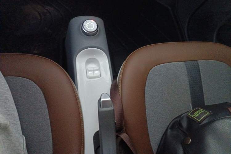 Used Wuling Hongguang MINIEV 2022 GAMEBOY 300km Enthusiast Model with Lithium Iron Phosphate Gear Lever