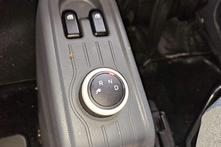 Used Wuling Hongguang MINIEV 2022 Macaron Premium Model – Lithium Iron Phosphate Gear Lever