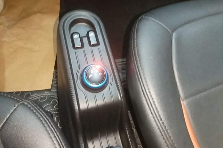 Used Wuling Hongguang MINIEV 2022 Easy Version Lithium Iron Phosphate Gear Lever