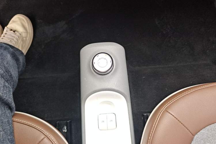 Used Wuling Hongguang MINIEV 2022 GAMEBOY 200km Gaming Edition with Lithium Iron Phosphate Gear Lever