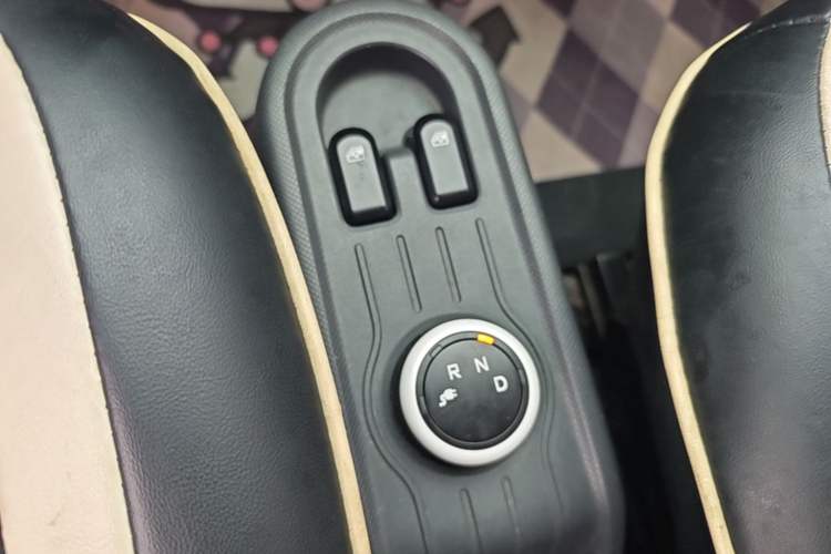 Used Wuling Hongguang MINIEV 2022 Macaron Premium Model – Lithium Iron Phosphate Gear Lever