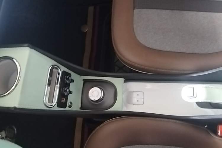 Used Wuling Hongguang MINIEV 2022 GAMEBOY 200km Gaming Edition with Lithium Iron Phosphate Gear Lever