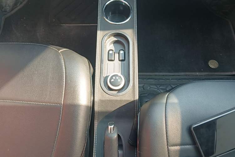 Used Wuling Hongguang MINIEV 2022 Macaron Premium Model – Lithium Iron Phosphate Gear Lever
