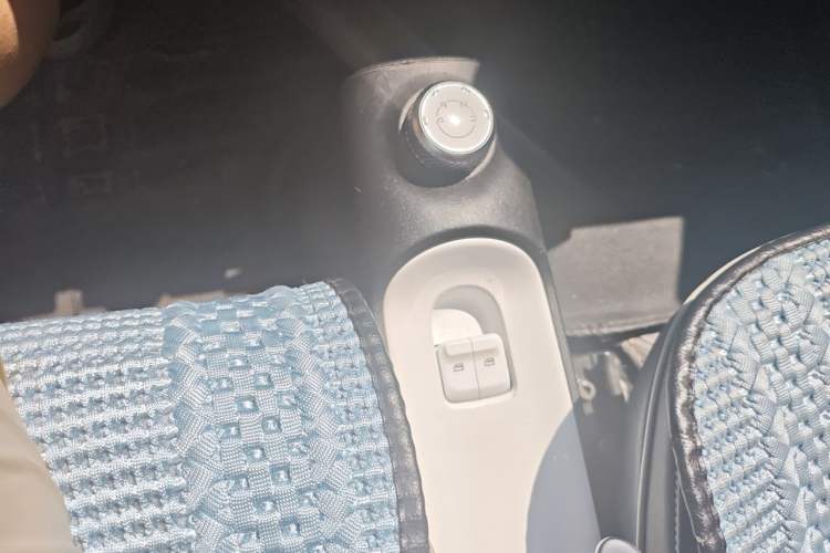 Used Wuling Hongguang MINIEV 2022 GAMEBOY 200km Gaming Edition with Lithium Iron Phosphate Gear Lever