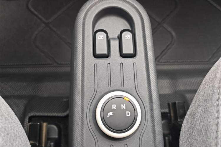 Used Wuling Hongguang MINIEV 2022 Macaron Premium Model – Lithium Iron Phosphate Gear Lever
